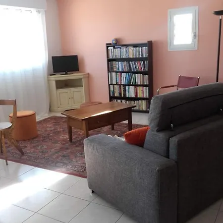 Apartment Le Calme Au Coeur De La Nimes